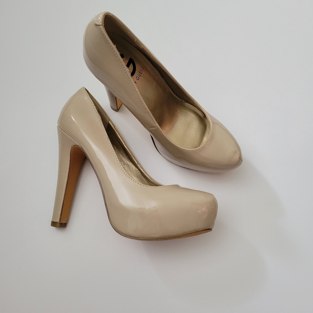 G By GUESS TAN PATENT LEATHER STILETTO HEELS